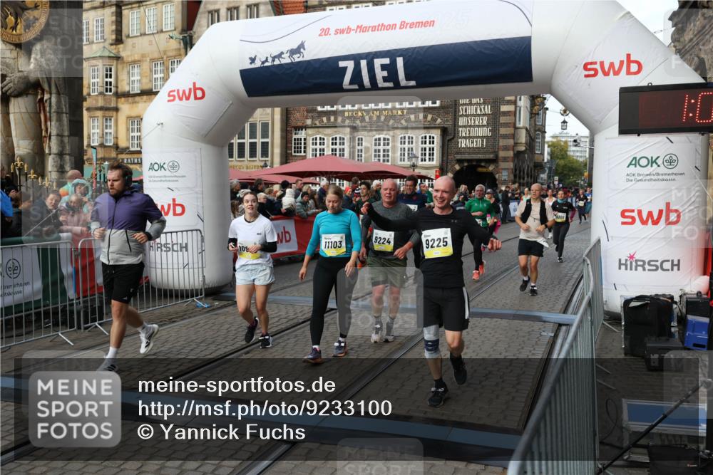 05.10.2025 - 20. swb-Marathon Bremen Yannick Fuchs http://msf.ph/oto/9233100 05.10.2025 11:03:32 Ziel 7776, 9224, 9225, 9246, 9308, 10142, 10405, 10446, 10963, 10995, 11103, 11124, 11150, 11236, 11467, 11502, 11508, 11509 meine-sportfotos.de