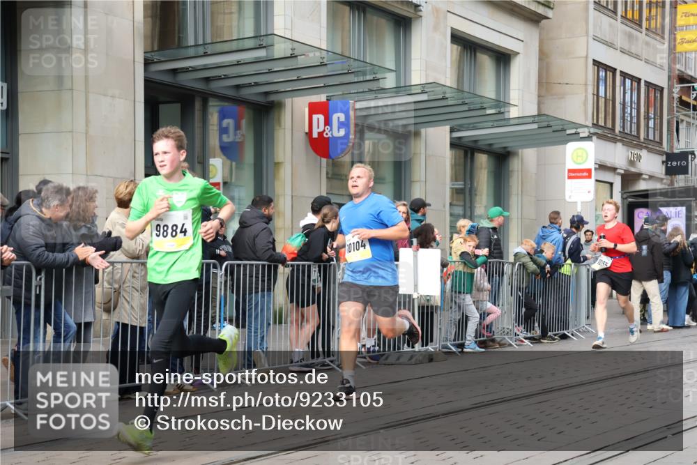 05.10.2025 - 20. swb-Marathon Bremen Strokosch-Dieckow http://msf.ph/oto/9233105 05.10.2025 10:41:44 Ziel 8187, 9364, 9504, 9849, 9884, 10104, 10155, 10691, 10838, 10880, 11217, 11422, 11581, 11710, 8187, 9364, 9504, 9849, 9884, 10104, 10155, 10691, 10838, 10880, 11217, 11422, 11581, 11710 meine-sportfotos.de