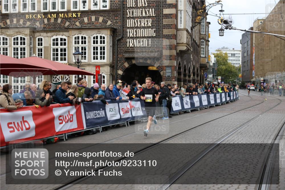 05.10.2025 - 20. swb-Marathon Bremen Yannick Fuchs http://msf.ph/oto/9233110 05.10.2025 10:32:52 Ziel 9996 meine-sportfotos.de