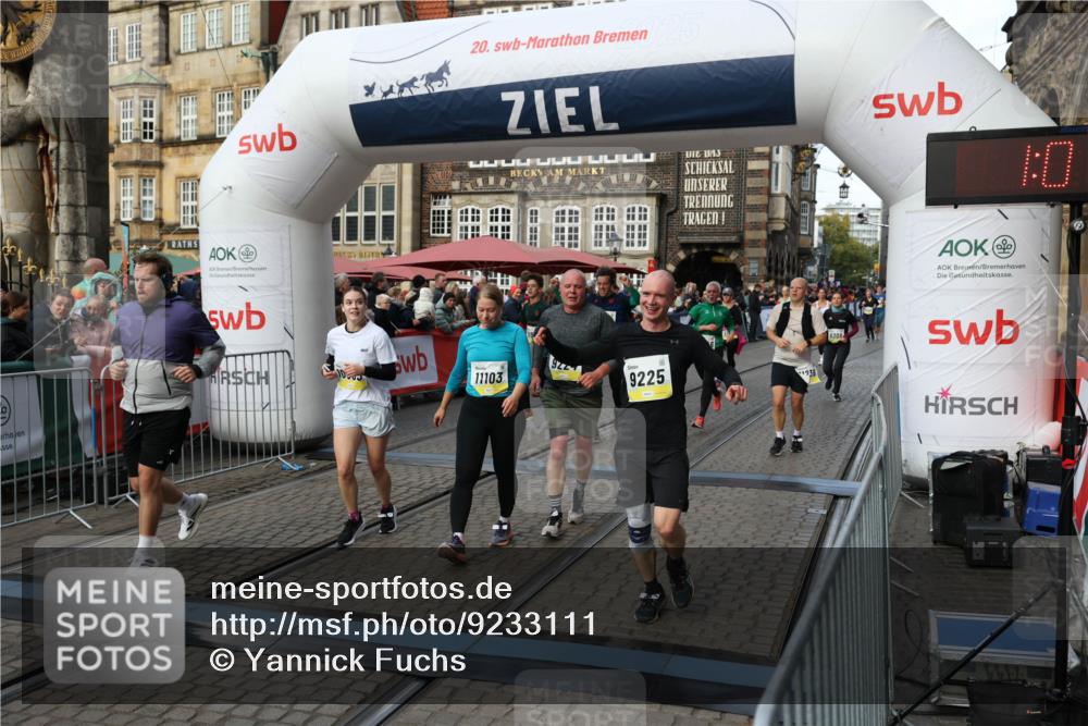 05.10.2025 - 20. swb-Marathon Bremen Yannick Fuchs http://msf.ph/oto/9233111 05.10.2025 11:03:32 Ziel 7776, 9224, 9225, 9246, 9308, 10142, 10405, 10446, 10963, 10995, 11103, 11124, 11150, 11236, 11467, 11502, 11508, 11509 meine-sportfotos.de