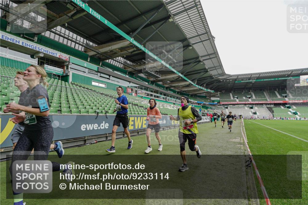 05.10.2025 - 20. swb-Marathon Bremen Michael Burmester http://msf.ph/oto/9233114 05.10.2025 12:55:00 Laufen im Stadion 82, 104, 124, 132, 169, 289, 319, 417, 504, 663, 944, 1308, 1474, 1483, 1543, 1721, 1737, 1896, 1897, 1945, 2022, 2024, 2180, 2265, 2274, 2431, 2494, 2573, 2642, 2767, 3069, 3193, 3224, 3359, 3436, 3489, 3531, 3703, 3848, 4257, 4595, 4672, 4771, 4816, 4823, 4837, 4919, 4949, 4958, 5022, 5034, 5206, 5452, 5666, 5869, 5978, 6184, 6527, 6583, 6649, 6683, 6853, 7052, 7279, 7494, 7814, 7928, 7986, 8642, 8653, 8737, 53, 132, 524, 756, 950, 1165, 1976, 2573, 2841, 3212, 5206 meine-sportfotos.de