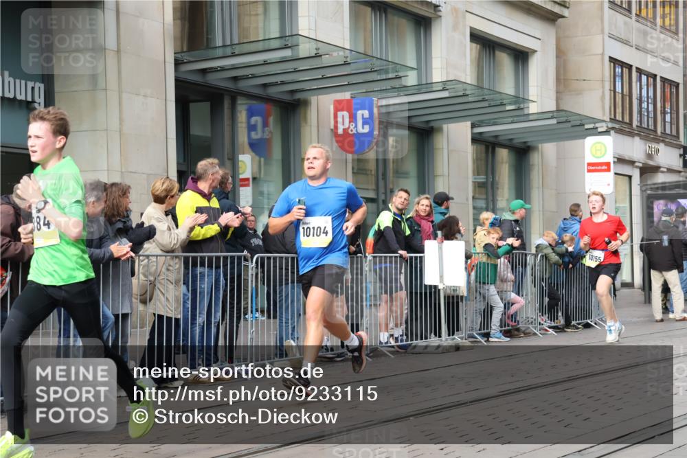 05.10.2025 - 20. swb-Marathon Bremen Strokosch-Dieckow http://msf.ph/oto/9233115 05.10.2025 10:41:44 Ziel 8187, 9364, 9504, 9849, 9884, 10104, 10155, 10691, 10838, 10880, 11217, 11422, 11581, 11710, 8187, 9364, 9504, 9849, 9884, 10104, 10155, 10691, 10838, 10880, 11217, 11422, 11581, 11710 meine-sportfotos.de