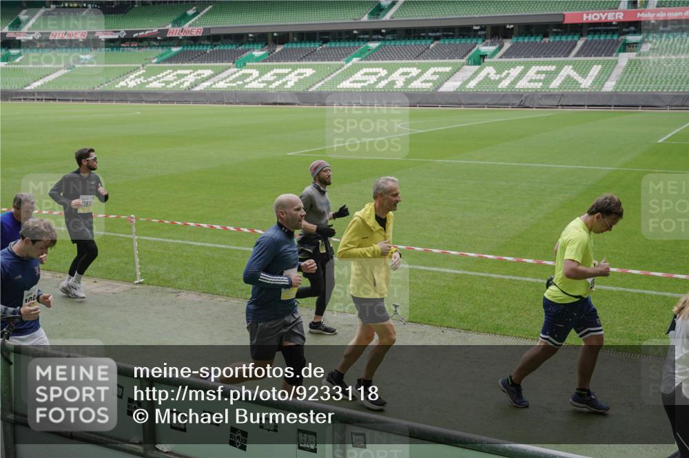 05.10.2025 - 20. swb-Marathon Bremen Michael Burmester http://msf.ph/oto/9233118 05.10.2025 10:31:16 Laufen im Stadion 7251, 9004, 9172, 9196, 9214, 9230, 9252, 9263, 9267, 9277, 9287, 9333, 9337, 9399, 9416, 9425, 9431, 9449, 9457, 9501, 9506, 9584, 9645, 9676, 9683, 9708, 9715, 9742, 9787, 9791, 9852, 9894, 9903, 9934, 9987, 10014, 10016, 10066, 10163, 10199, 10222, 10240, 10251, 10279, 10317, 10321, 10356, 10378, 10380, 10438, 10449, 10479, 10514, 10537, 10543, 10556, 10609, 10625, 10636, 10638, 10655, 10668, 10669, 10698, 10743, 7733, 9209, 9251, 9906 meine-sportfotos.de
