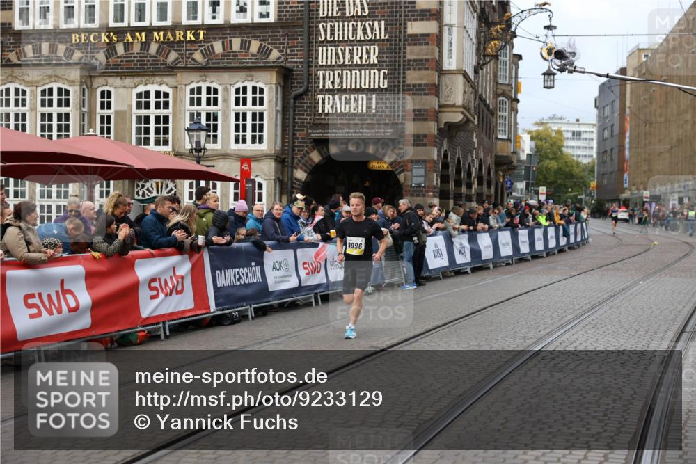 05.10.2025 - 20. swb-Marathon Bremen Yannick Fuchs http://msf.ph/oto/9233129 05.10.2025 10:32:52 Ziel 9996 meine-sportfotos.de