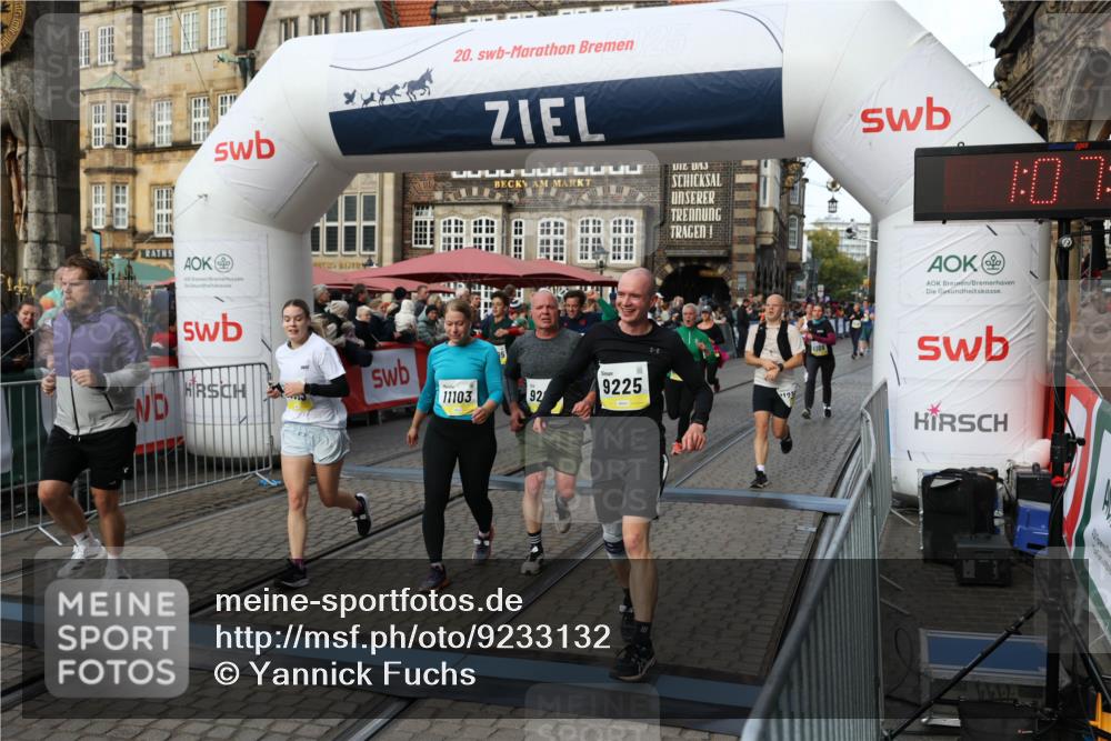 05.10.2025 - 20. swb-Marathon Bremen Yannick Fuchs http://msf.ph/oto/9233132 05.10.2025 11:03:32 Ziel 7776, 9224, 9225, 9246, 9308, 10142, 10405, 10446, 10963, 10995, 11103, 11124, 11150, 11236, 11467, 11502, 11508, 11509 meine-sportfotos.de