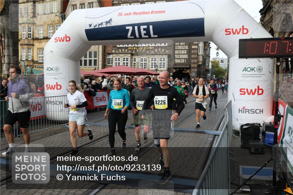 05.10.2025 - 20. swb-Marathon Bremen Yannick Fuchs http://msf.ph/oto/9233139 05.10.2025 11:03:32 Ziel 7776, 9224, 9225, 9246, 9308, 10142, 10405, 10446, 10963, 10995, 11103, 11124, 11150, 11236, 11467, 11502, 11508, 11509 meine-sportfotos.de