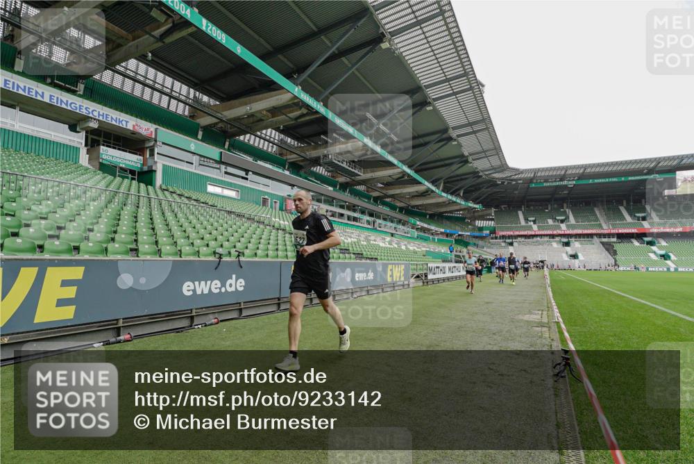 05.10.2025 - 20. swb-Marathon Bremen Michael Burmester http://msf.ph/oto/9233142 05.10.2025 12:55:05 Laufen im Stadion 82, 104, 124, 169, 319, 417, 504, 663, 944, 1308, 1474, 1483, 1543, 1721, 1737, 1896, 1897, 1945, 2022, 2024, 2180, 2265, 2274, 2431, 2494, 2642, 2716, 2767, 3069, 3193, 3224, 3359, 3436, 3489, 3531, 3703, 3838, 3848, 4257, 4595, 4672, 4771, 4816, 4823, 4837, 4919, 4949, 4958, 5034, 5177, 5452, 5554, 5666, 5869, 5907, 6184, 6527, 6649, 6683, 6853, 7052, 7494, 7814, 7928, 7986, 8642, 8653, 8737, 53, 132, 289, 504, 524, 756, 1896, 1976, 2573, 2841, 3212, 5022, 5206, 5978 meine-sportfotos.de
