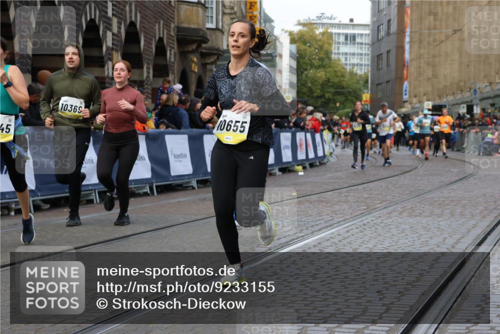 05.10.2025 - 20. swb-Marathon Bremen Strokosch-Dieckow http://msf.ph/oto/9233155 05.10.2025 10:53:29 Ziel 9238, 9461, 9464, 9569, 9957, 10302, 10310, 10335, 10369, 10468, 10655, 10934, 11246, 11545, 11616, 11716 meine-sportfotos.de