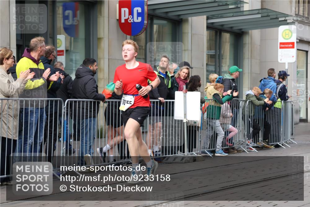 05.10.2025 - 20. swb-Marathon Bremen Strokosch-Dieckow http://msf.ph/oto/9233158 05.10.2025 10:41:46 Ziel 8187, 9364, 9504, 9849, 9884, 10104, 10155, 10691, 10838, 11217, 11422, 8187, 9364, 9504, 9849, 9884, 10104, 10155, 10691, 10838, 11217, 11422 meine-sportfotos.de