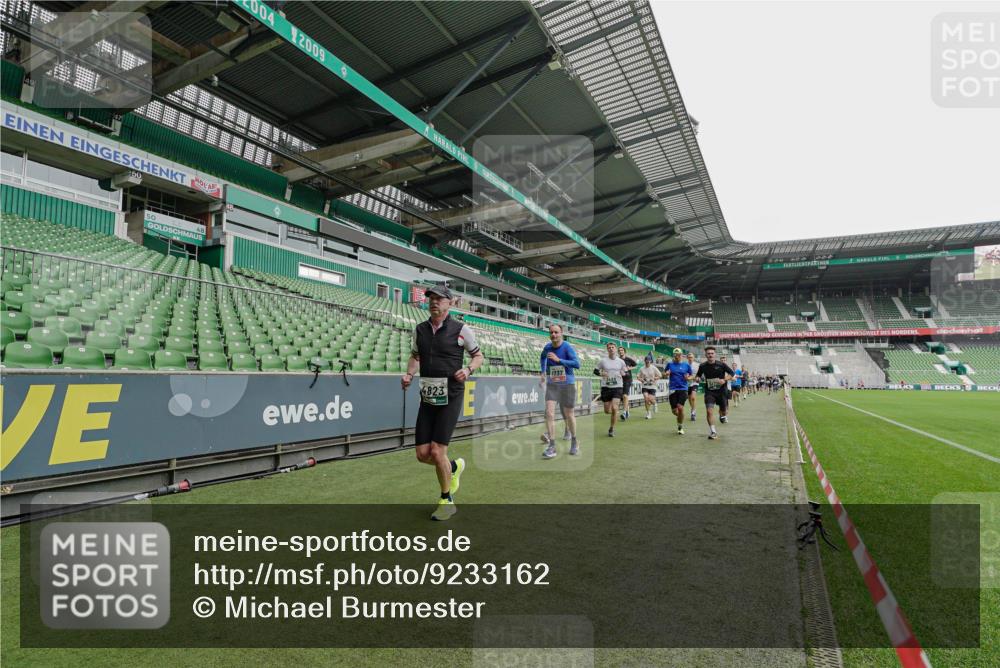 05.10.2025 - 20. swb-Marathon Bremen Michael Burmester http://msf.ph/oto/9233162 05.10.2025 12:55:11 Laufen im Stadion 82, 104, 124, 169, 319, 417, 663, 944, 1308, 1326, 1474, 1483, 1531, 1721, 1737, 1897, 1910, 1945, 2022, 2024, 2180, 2265, 2274, 2431, 2494, 2642, 2716, 2767, 3069, 3224, 3359, 3436, 3489, 3531, 3838, 3848, 3944, 4212, 4257, 4595, 4672, 4771, 4816, 4823, 4837, 4919, 4958, 5034, 5177, 5452, 5554, 5833, 5869, 5907, 6106, 6184, 6527, 6649, 6683, 7052, 7814, 7928, 7986, 8642, 8653, 53, 132, 289, 504, 524, 756, 1896, 1976, 2573, 2841, 3212, 5022, 5206, 5978 meine-sportfotos.de
