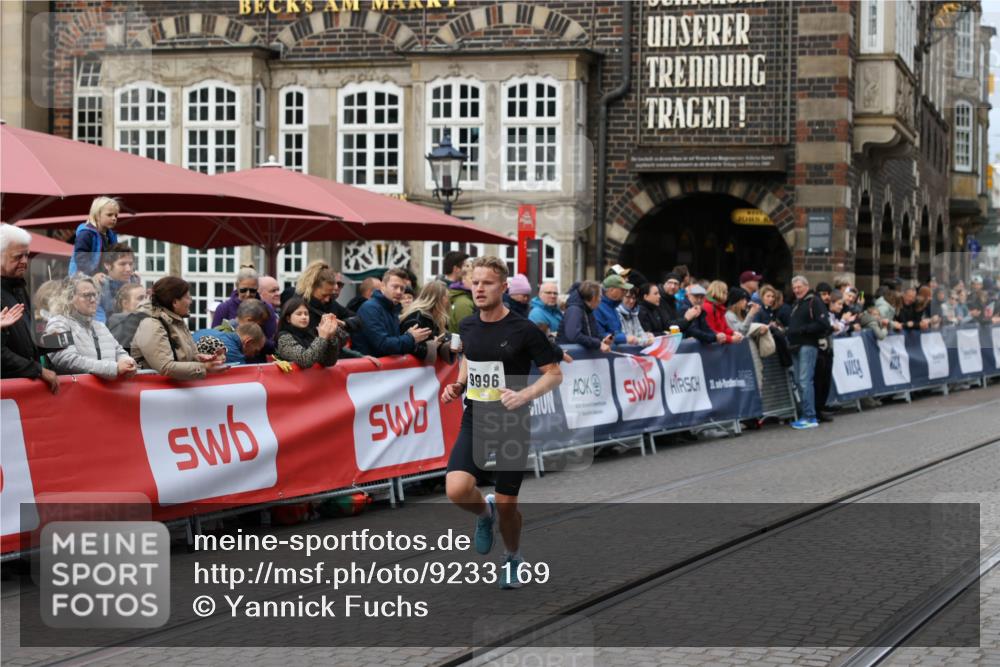 05.10.2025 - 20. swb-Marathon Bremen Yannick Fuchs http://msf.ph/oto/9233169 05.10.2025 10:32:52 Ziel 9996 meine-sportfotos.de
