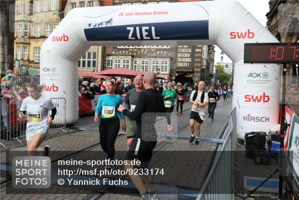 05.10.2025 - 20. swb-Marathon Bremen Yannick Fuchs http://msf.ph/oto/9233174 05.10.2025 11:03:32 Ziel 7776, 9224, 9225, 9246, 9308, 10142, 10405, 10446, 10963, 10995, 11103, 11124, 11150, 11236, 11467, 11502, 11508, 11509 meine-sportfotos.de