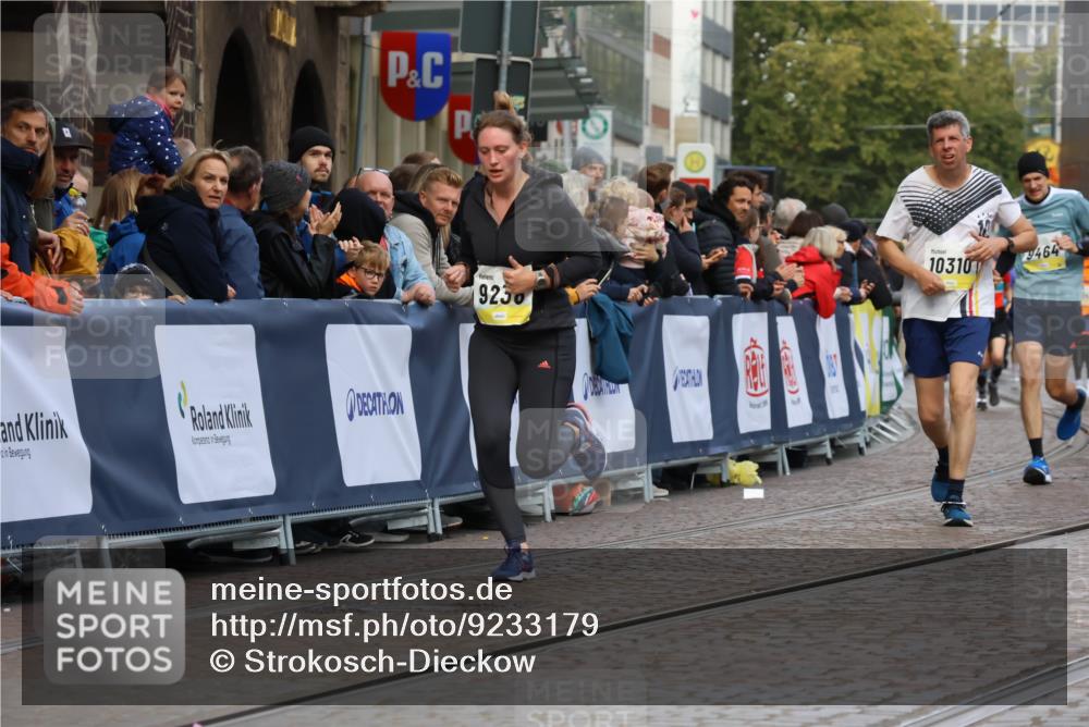 05.10.2025 - 20. swb-Marathon Bremen Strokosch-Dieckow http://msf.ph/oto/9233179 05.10.2025 10:53:32 Ziel 9238, 9461, 9464, 9569, 10310, 10369, 10468, 10642, 10925, 10934, 11046, 11246, 11545 meine-sportfotos.de