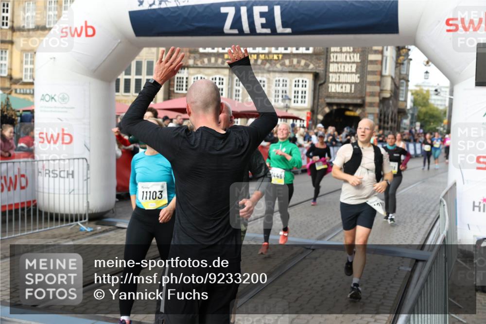 05.10.2025 - 20. swb-Marathon Bremen Yannick Fuchs http://msf.ph/oto/9233200 05.10.2025 11:03:33 Ziel 7776, 9224, 9225, 9308, 10405, 10446, 10963, 10995, 11103, 11124, 11150, 11236, 11467, 11502, 11508, 11509 meine-sportfotos.de