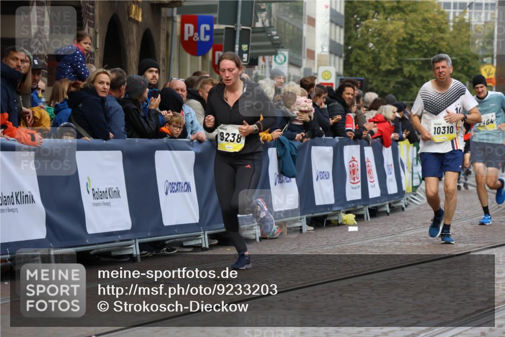 05.10.2025 - 20. swb-Marathon Bremen Strokosch-Dieckow http://msf.ph/oto/9233203 05.10.2025 10:53:33 Ziel 9238, 9461, 9464, 9569, 10310, 10642, 10925, 11046, 11246 meine-sportfotos.de