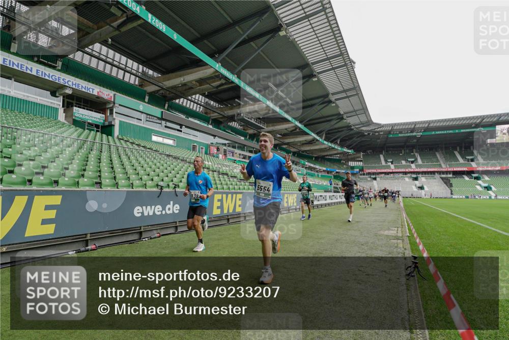 05.10.2025 - 20. swb-Marathon Bremen Michael Burmester http://msf.ph/oto/9233207 05.10.2025 12:55:18 Laufen im Stadion 78, 82, 104, 124, 169, 319, 417, 663, 760, 944, 1326, 1474, 1483, 1531, 1721, 1737, 1910, 1945, 2022, 2162, 2180, 2265, 2431, 2494, 2605, 2642, 2716, 2767, 2884, 3069, 3074, 3489, 3515, 3519, 3531, 3838, 3848, 3944, 4212, 4257, 4672, 4771, 4796, 4816, 4823, 4853, 4919, 5034, 5093, 5152, 5177, 5452, 5484, 5554, 5833, 5869, 5907, 6106, 6184, 6276, 6527, 6649, 7052, 7928, 8642, 132, 289, 504, 1896, 1976, 2573, 2841, 3212, 5022, 5206, 5978 meine-sportfotos.de