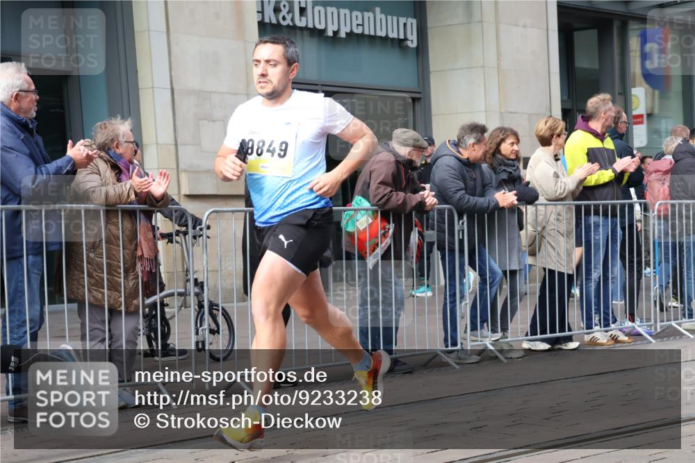 05.10.2025 - 20. swb-Marathon Bremen Strokosch-Dieckow http://msf.ph/oto/9233238 05.10.2025 10:41:52 Ziel 8187, 9364, 9504, 9700, 9775, 9849, 10375, 10838, 11217, 11230, 11422, 8187, 9364, 9504, 9700, 9775, 9849, 10375, 10838, 11217, 11230, 11422 meine-sportfotos.de