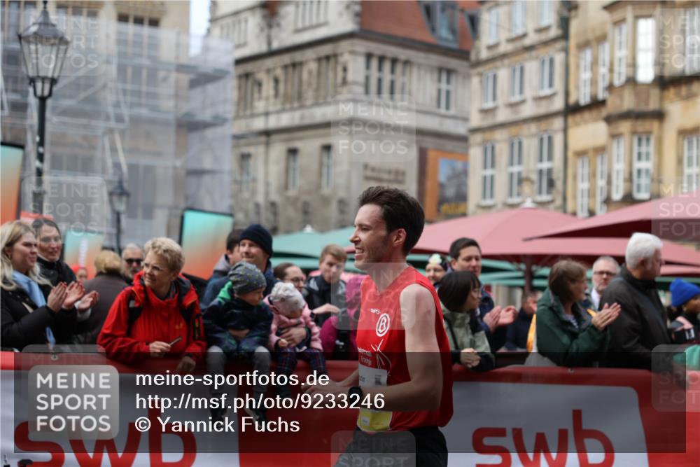 05.10.2025 - 20. swb-Marathon Bremen Yannick Fuchs http://msf.ph/oto/9233246 05.10.2025 10:33:48 Ziel 11130 meine-sportfotos.de