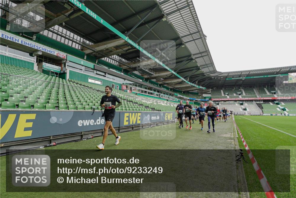 05.10.2025 - 20. swb-Marathon Bremen Michael Burmester http://msf.ph/oto/9233249 05.10.2025 12:55:28 Laufen im Stadion 78, 82, 104, 124, 169, 240, 319, 417, 663, 760, 944, 1261, 1326, 1483, 1490, 1531, 1721, 1737, 1774, 1825, 1910, 1945, 2022, 2162, 2431, 2459, 2494, 2605, 2642, 2716, 2884, 2942, 3069, 3074, 3489, 3515, 3519, 3612, 3838, 3848, 3944, 4079, 4116, 4195, 4212, 4456, 4672, 4771, 4796, 4816, 4823, 4853, 4919, 5034, 5093, 5152, 5177, 5289, 5484, 5554, 5615, 5691, 5719, 5833, 5907, 6048, 6106, 6184, 6276, 6515, 6527, 6570, 6615, 6649, 6744, 6820, 6937, 7052, 104 meine-sportfotos.de