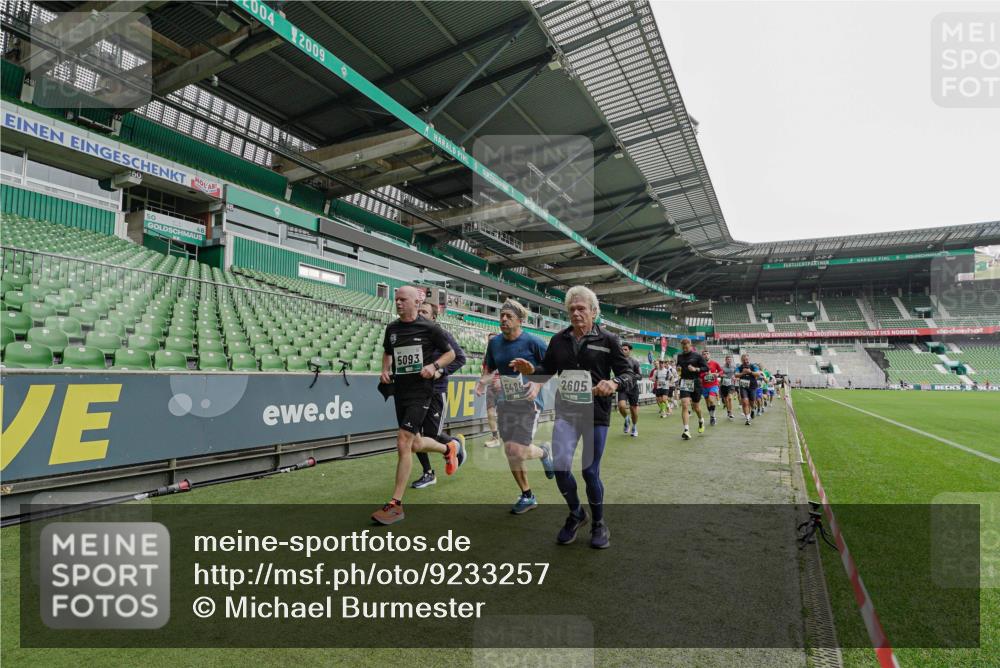 05.10.2025 - 20. swb-Marathon Bremen Michael Burmester http://msf.ph/oto/9233257 05.10.2025 12:55:30 Laufen im Stadion 78, 82, 124, 169, 240, 319, 417, 663, 760, 944, 1261, 1326, 1490, 1531, 1737, 1774, 1825, 1910, 1931, 1945, 2022, 2162, 2431, 2459, 2490, 2494, 2605, 2642, 2716, 2884, 2942, 3074, 3489, 3515, 3519, 3612, 3838, 3944, 4079, 4116, 4195, 4212, 4456, 4672, 4771, 4796, 4816, 4823, 4853, 4919, 5034, 5093, 5152, 5177, 5289, 5484, 5554, 5615, 5691, 5719, 5833, 5907, 6048, 6106, 6184, 6276, 6515, 6527, 6570, 6615, 6649, 6744, 6820, 6937, 7052, 8060, 82, 104 meine-sportfotos.de
