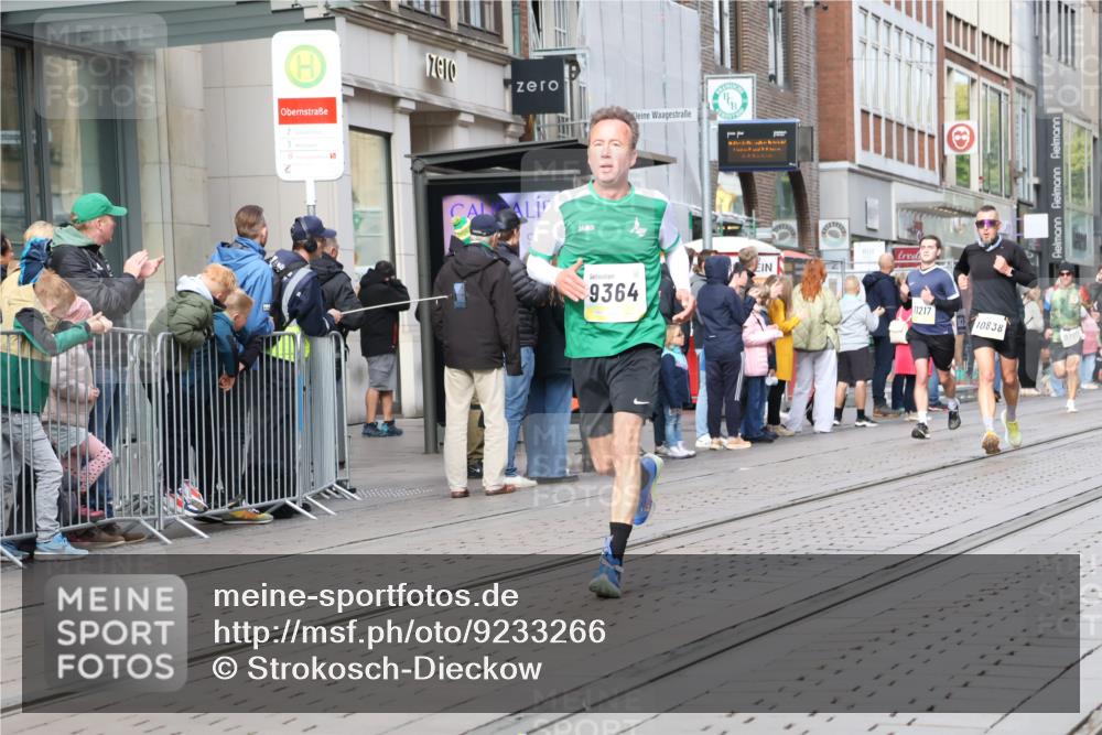 05.10.2025 - 20. swb-Marathon Bremen Strokosch-Dieckow http://msf.ph/oto/9233266 05.10.2025 10:41:57 Ziel 8187, 9364, 9504, 9700, 9775, 10208, 10375, 10838, 11217, 11230, 11422, 8187, 9364, 9504, 9700, 9775, 10208, 10375, 10838, 11217, 11230, 11422 meine-sportfotos.de