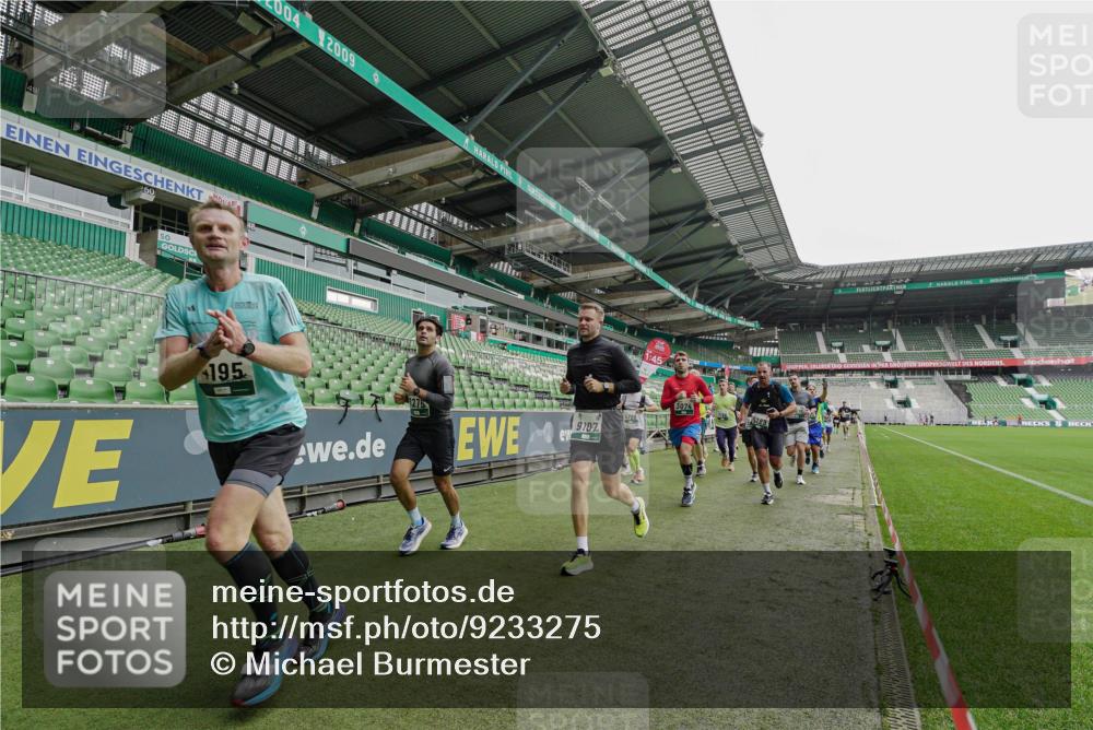 05.10.2025 - 20. swb-Marathon Bremen Michael Burmester http://msf.ph/oto/9233275 05.10.2025 12:55:32 Laufen im Stadion 78, 124, 169, 240, 319, 663, 760, 944, 1261, 1326, 1490, 1531, 1737, 1774, 1825, 1910, 1931, 1945, 2022, 2162, 2431, 2459, 2490, 2494, 2605, 2642, 2716, 2884, 2942, 3074, 3489, 3515, 3519, 3612, 3838, 3944, 4079, 4116, 4149, 4195, 4212, 4456, 4672, 4771, 4796, 4816, 4823, 4853, 4919, 5034, 5093, 5152, 5177, 5289, 5484, 5554, 5615, 5691, 5719, 5833, 5907, 6048, 6106, 6184, 6276, 6515, 6527, 6570, 6615, 6649, 6744, 6820, 6937, 7052, 8060, 82, 104 meine-sportfotos.de