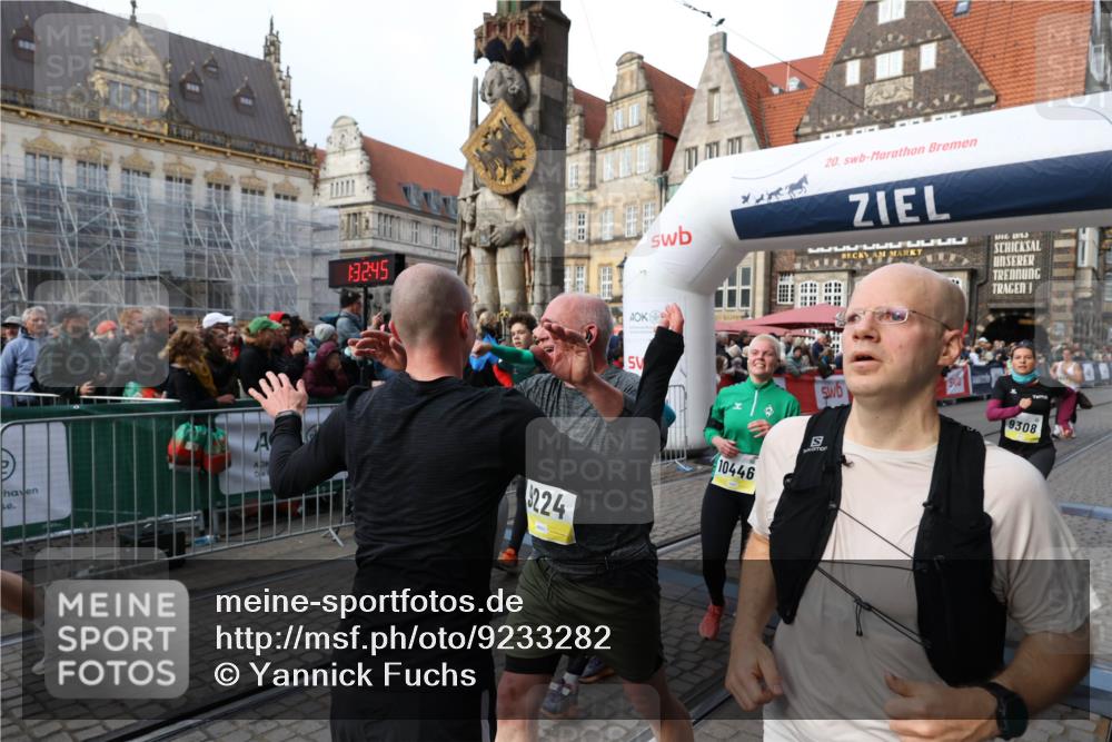 05.10.2025 - 20. swb-Marathon Bremen Yannick Fuchs http://msf.ph/oto/9233282 05.10.2025 11:03:34 Ziel 7776, 9224, 9225, 9308, 9498, 9850, 10446, 10963, 10995, 11103, 11124, 11150, 11236, 11467, 11502 meine-sportfotos.de