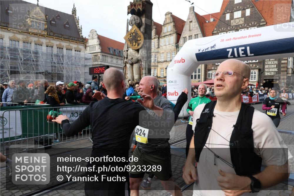 05.10.2025 - 20. swb-Marathon Bremen Yannick Fuchs http://msf.ph/oto/9233289 05.10.2025 11:03:35 Ziel 7776, 9224, 9225, 9308, 9498, 9850, 10446, 10963, 10995, 11103, 11124, 11150, 11236, 11502 meine-sportfotos.de