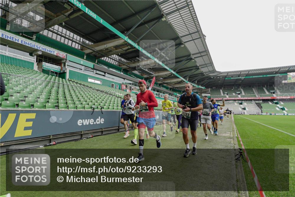 05.10.2025 - 20. swb-Marathon Bremen Michael Burmester http://msf.ph/oto/9233293 05.10.2025 12:55:33 Laufen im Stadion 78, 124, 169, 240, 319, 663, 760, 944, 1261, 1326, 1490, 1531, 1737, 1774, 1825, 1910, 1931, 1945, 2022, 2162, 2431, 2459, 2490, 2494, 2605, 2642, 2716, 2884, 2942, 3074, 3489, 3515, 3519, 3612, 3749, 3838, 3944, 4079, 4116, 4149, 4195, 4212, 4456, 4672, 4771, 4796, 4816, 4823, 4853, 4919, 5034, 5093, 5152, 5177, 5289, 5484, 5554, 5615, 5691, 5719, 5833, 5907, 6048, 6106, 6184, 6276, 6515, 6527, 6570, 6615, 6649, 6744, 6820, 6937, 7052, 8060, 82, 104 meine-sportfotos.de