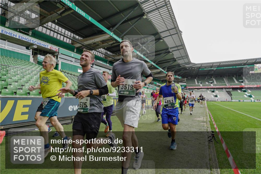 05.10.2025 - 20. swb-Marathon Bremen Michael Burmester http://msf.ph/oto/9233311 05.10.2025 12:55:35 Laufen im Stadion 78, 124, 169, 240, 663, 760, 1261, 1326, 1490, 1531, 1737, 1774, 1825, 1910, 1931, 2022, 2162, 2431, 2459, 2490, 2494, 2605, 2642, 2716, 2884, 2942, 3074, 3489, 3515, 3519, 3612, 3749, 3838, 3944, 4079, 4116, 4149, 4195, 4212, 4432, 4456, 4672, 4771, 4796, 4816, 4823, 4853, 4919, 5034, 5093, 5152, 5177, 5289, 5484, 5554, 5615, 5691, 5719, 5833, 5907, 6048, 6106, 6184, 6276, 6515, 6527, 6570, 6615, 6649, 6744, 6820, 6937, 8060, 82, 104, 169 meine-sportfotos.de