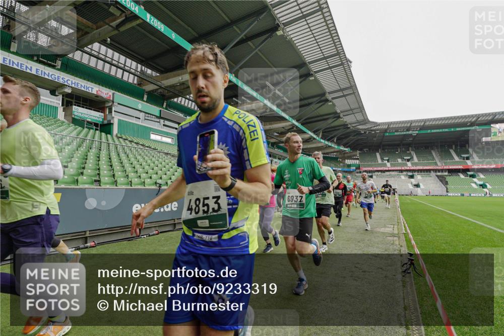 05.10.2025 - 20. swb-Marathon Bremen Michael Burmester http://msf.ph/oto/9233319 05.10.2025 12:55:35 Laufen im Stadion 78, 124, 169, 240, 663, 760, 1261, 1326, 1490, 1531, 1737, 1774, 1825, 1910, 1931, 2022, 2162, 2431, 2459, 2490, 2494, 2605, 2642, 2716, 2884, 2942, 3074, 3489, 3515, 3519, 3612, 3749, 3838, 3944, 4079, 4116, 4149, 4195, 4212, 4432, 4456, 4672, 4771, 4796, 4816, 4823, 4853, 4919, 5034, 5093, 5152, 5177, 5289, 5484, 5554, 5615, 5691, 5719, 5833, 5907, 6048, 6106, 6184, 6276, 6515, 6527, 6570, 6615, 6649, 6744, 6820, 6937, 8060, 82, 104, 169 meine-sportfotos.de