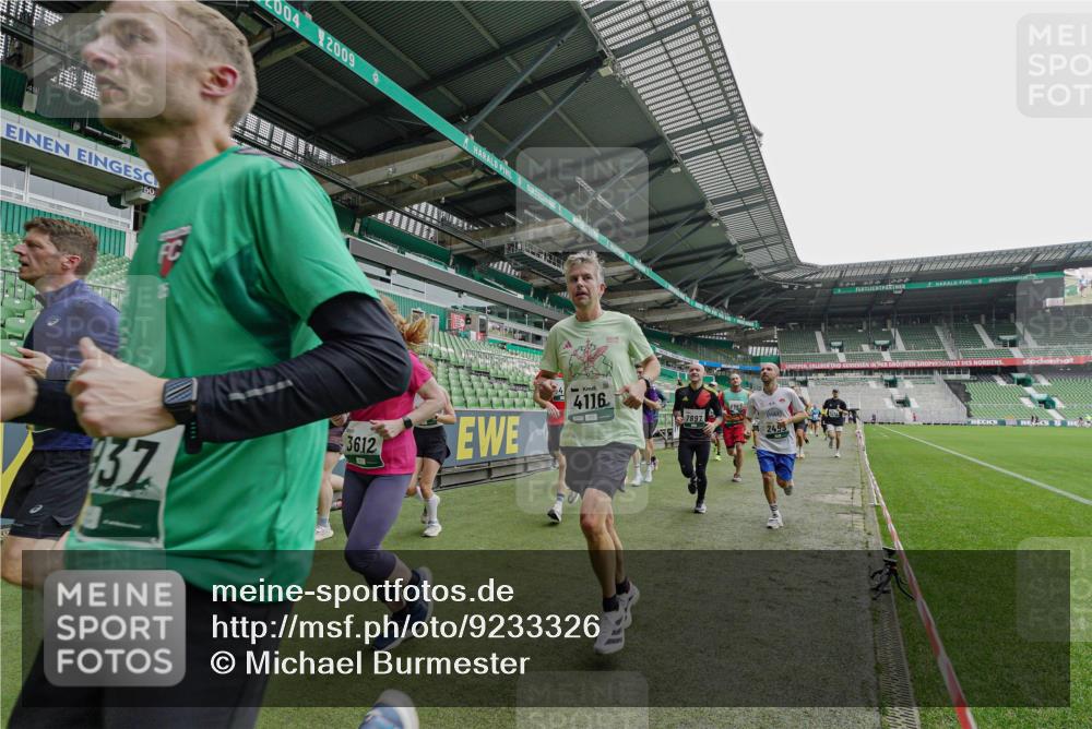 05.10.2025 - 20. swb-Marathon Bremen Michael Burmester http://msf.ph/oto/9233326 05.10.2025 12:55:36 Laufen im Stadion 78, 124, 240, 663, 760, 984, 1261, 1326, 1490, 1531, 1737, 1774, 1825, 1910, 1931, 2022, 2162, 2431, 2459, 2490, 2494, 2605, 2642, 2716, 2884, 2942, 3074, 3489, 3515, 3519, 3612, 3749, 3838, 3944, 4079, 4116, 4149, 4195, 4212, 4288, 4432, 4456, 4672, 4771, 4796, 4823, 4853, 4919, 5034, 5093, 5152, 5177, 5289, 5484, 5554, 5615, 5691, 5719, 5833, 5907, 6048, 6106, 6184, 6276, 6515, 6527, 6570, 6615, 6649, 6744, 6820, 6937, 8060, 82, 104, 169 meine-sportfotos.de