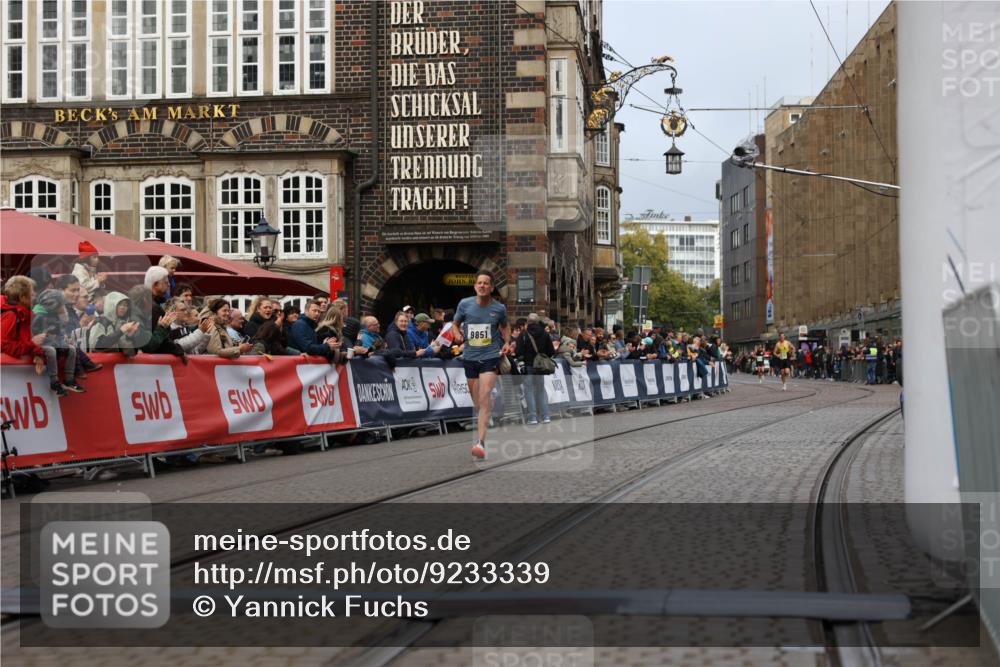 05.10.2025 - 20. swb-Marathon Bremen Yannick Fuchs http://msf.ph/oto/9233339 05.10.2025 10:34:28 Ziel 9851 meine-sportfotos.de