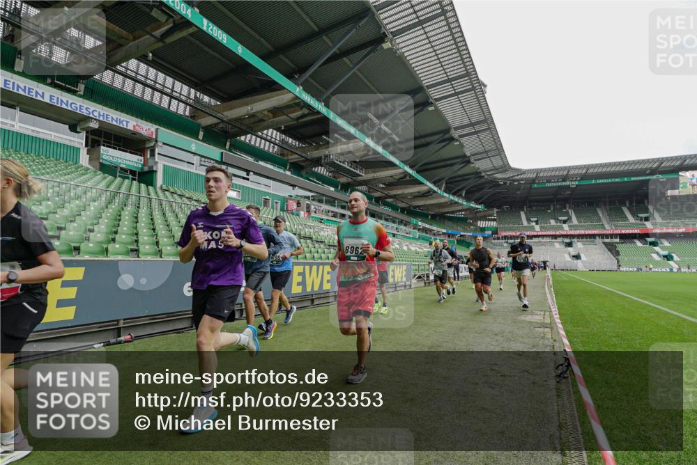 05.10.2025 - 20. swb-Marathon Bremen Michael Burmester http://msf.ph/oto/9233353 05.10.2025 12:55:38 Laufen im Stadion 78, 240, 663, 760, 984, 1261, 1326, 1490, 1531, 1737, 1774, 1825, 1910, 1931, 2022, 2162, 2431, 2459, 2490, 2494, 2605, 2642, 2716, 2884, 2942, 3074, 3489, 3515, 3519, 3612, 3749, 3838, 3944, 4079, 4116, 4149, 4195, 4212, 4288, 4432, 4456, 4771, 4796, 4823, 4853, 4919, 5034, 5093, 5152, 5177, 5289, 5484, 5554, 5615, 5691, 5719, 5833, 5907, 6048, 6106, 6184, 6276, 6515, 6527, 6570, 6615, 6649, 6744, 6820, 6937, 8060, 8144, 82, 104, 124, 169 meine-sportfotos.de