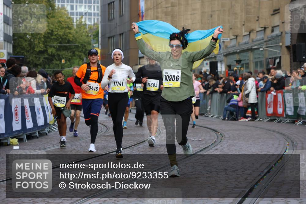 05.10.2025 - 20. swb-Marathon Bremen Strokosch-Dieckow http://msf.ph/oto/9233355 05.10.2025 10:53:44 Ziel 9494, 9934, 10020, 10416, 10696, 10906, 10966, 11141, 11383, 11445 meine-sportfotos.de