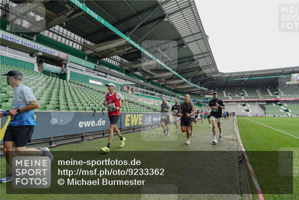 05.10.2025 - 20. swb-Marathon Bremen Michael Burmester http://msf.ph/oto/9233362 05.10.2025 12:55:39 Laufen im Stadion 78, 240, 663, 760, 984, 1261, 1326, 1490, 1531, 1737, 1774, 1825, 1910, 1931, 2022, 2162, 2431, 2459, 2490, 2494, 2605, 2642, 2716, 2884, 2942, 3074, 3489, 3515, 3519, 3612, 3749, 3838, 3944, 4079, 4116, 4149, 4195, 4212, 4288, 4432, 4456, 4771, 4796, 4823, 4853, 4919, 5034, 5093, 5152, 5177, 5289, 5484, 5554, 5615, 5691, 5719, 5833, 5907, 6048, 6106, 6184, 6276, 6515, 6527, 6570, 6615, 6649, 6744, 6820, 6937, 8060, 8144, 82, 104, 124, 169 meine-sportfotos.de