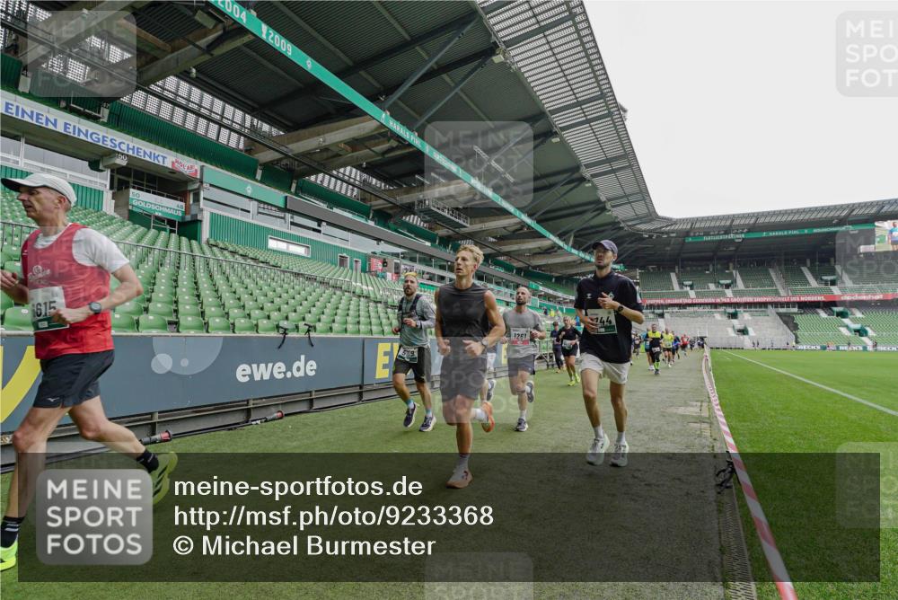 05.10.2025 - 20. swb-Marathon Bremen Michael Burmester http://msf.ph/oto/9233368 05.10.2025 12:55:40 Laufen im Stadion 78, 240, 663, 760, 984, 1261, 1326, 1490, 1531, 1737, 1774, 1825, 1910, 1931, 2022, 2162, 2431, 2459, 2490, 2494, 2605, 2642, 2716, 2884, 2942, 3074, 3489, 3515, 3519, 3612, 3749, 3838, 3944, 4079, 4116, 4149, 4195, 4212, 4288, 4432, 4456, 4771, 4796, 4823, 4853, 4919, 5034, 5093, 5152, 5177, 5289, 5370, 5484, 5554, 5615, 5691, 5719, 5833, 5907, 6048, 6106, 6184, 6276, 6515, 6527, 6570, 6615, 6649, 6744, 6820, 6937, 8060, 8144, 82, 104, 124, 169 meine-sportfotos.de