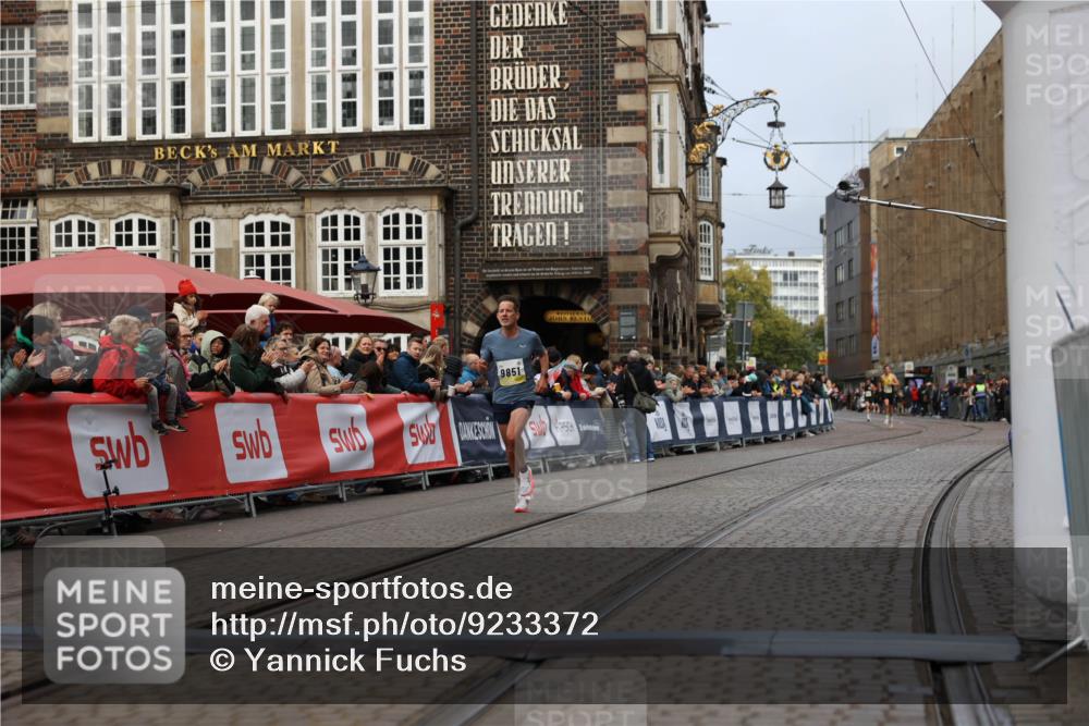 05.10.2025 - 20. swb-Marathon Bremen Yannick Fuchs http://msf.ph/oto/9233372 05.10.2025 10:34:28 Ziel 9851 meine-sportfotos.de