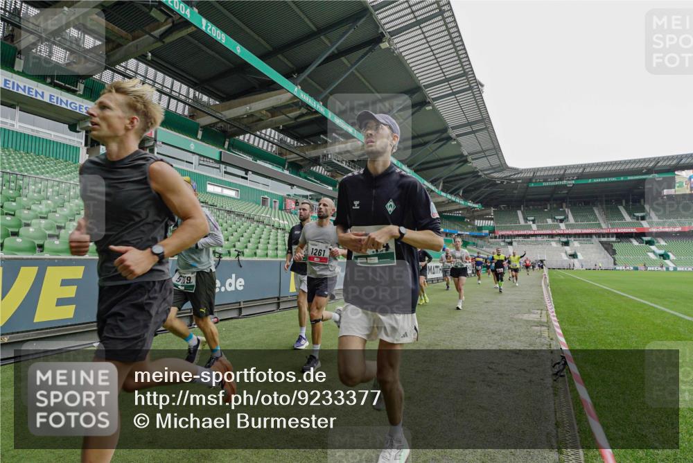 05.10.2025 - 20. swb-Marathon Bremen Michael Burmester http://msf.ph/oto/9233377 05.10.2025 12:55:41 Laufen im Stadion 78, 240, 663, 760, 984, 1261, 1326, 1490, 1531, 1737, 1774, 1825, 1910, 1931, 2022, 2162, 2459, 2490, 2494, 2605, 2642, 2716, 2884, 2942, 3074, 3489, 3515, 3519, 3612, 3749, 3838, 3944, 4079, 4116, 4149, 4195, 4212, 4288, 4432, 4456, 4771, 4796, 4823, 4853, 4919, 5034, 5093, 5152, 5177, 5289, 5370, 5484, 5490, 5554, 5615, 5691, 5719, 5833, 5907, 6048, 6106, 6276, 6441, 6515, 6527, 6570, 6615, 6649, 6744, 6820, 6937, 8060, 8144, 82, 104, 124, 169 meine-sportfotos.de