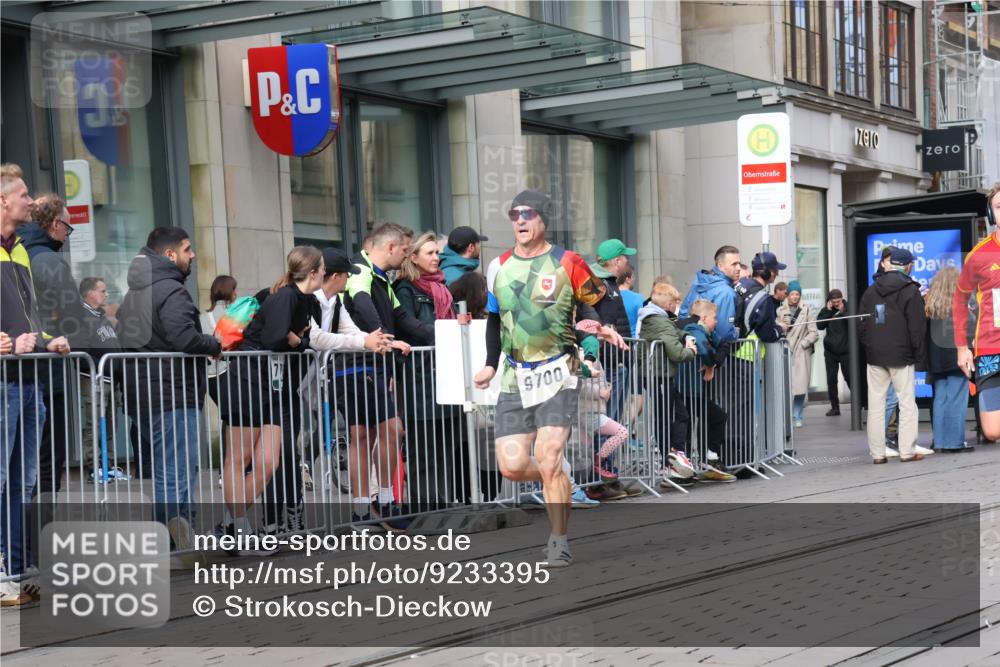 05.10.2025 - 20. swb-Marathon Bremen Strokosch-Dieckow http://msf.ph/oto/9233395 05.10.2025 10:42:05 Ziel 8187, 9700, 9775, 10208, 10375, 10838, 11217, 11230, 11422, 11725, 8187, 9700, 9775, 10208, 10375, 10838, 11217, 11230, 11422, 11725 meine-sportfotos.de
