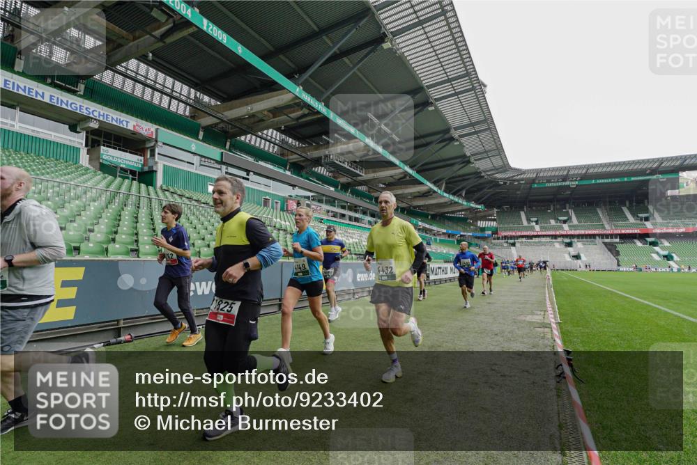 05.10.2025 - 20. swb-Marathon Bremen Michael Burmester http://msf.ph/oto/9233402 05.10.2025 12:55:45 Laufen im Stadion 78, 240, 663, 760, 984, 1261, 1326, 1490, 1531, 1737, 1774, 1825, 1910, 1931, 2022, 2162, 2459, 2490, 2605, 2642, 2716, 2884, 2942, 3074, 3161, 3489, 3515, 3519, 3612, 3749, 3838, 3944, 4079, 4116, 4149, 4195, 4212, 4288, 4432, 4456, 4771, 4796, 4823, 4853, 5034, 5093, 5152, 5177, 5289, 5370, 5484, 5490, 5554, 5615, 5691, 5719, 5833, 5907, 6048, 6106, 6276, 6441, 6515, 6527, 6570, 6615, 6649, 6744, 6797, 6820, 6937, 8060, 8144, 8222, 82, 104, 124, 169 meine-sportfotos.de