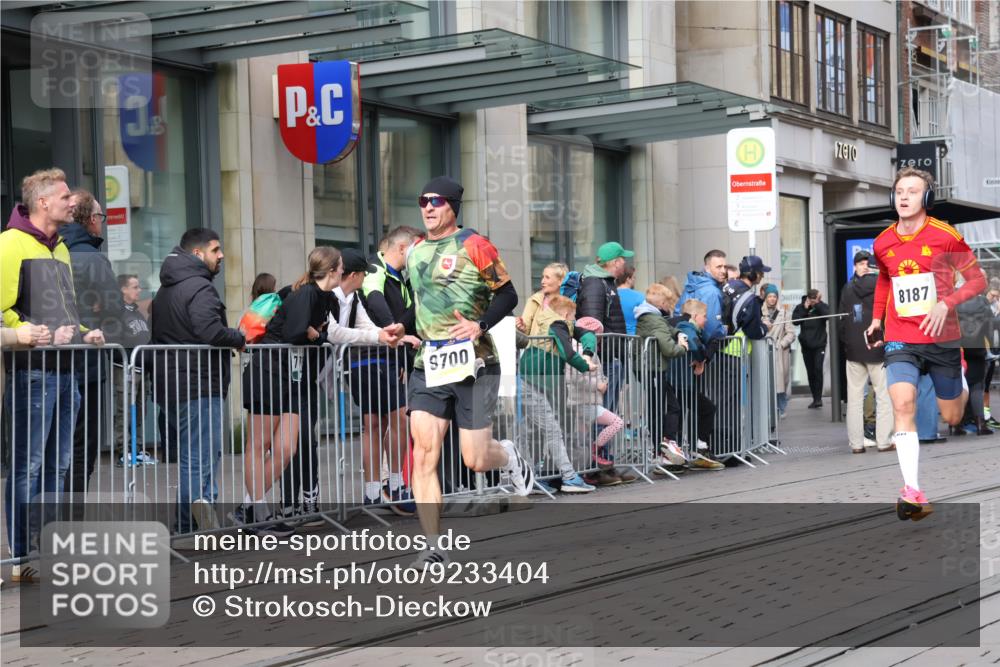 05.10.2025 - 20. swb-Marathon Bremen Strokosch-Dieckow http://msf.ph/oto/9233404 05.10.2025 10:42:05 Ziel 8187, 9700, 9775, 10208, 10375, 10838, 11217, 11230, 11422, 11725, 8187, 9700, 9775, 10208, 10375, 10838, 11217, 11230, 11422, 11725 meine-sportfotos.de