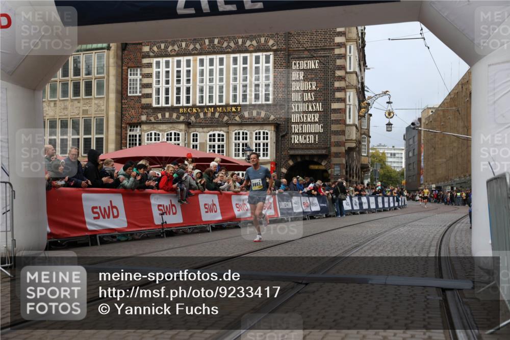 05.10.2025 - 20. swb-Marathon Bremen Yannick Fuchs http://msf.ph/oto/9233417 05.10.2025 10:34:29 Ziel 9851 meine-sportfotos.de