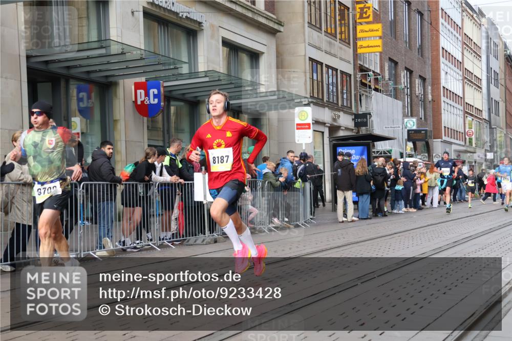 05.10.2025 - 20. swb-Marathon Bremen Strokosch-Dieckow http://msf.ph/oto/9233428 05.10.2025 10:42:06 Ziel 8187, 9700, 9775, 10208, 10375, 10838, 11217, 11230, 11422, 11725, 8187, 9700, 9775, 10208, 10375, 10838, 11217, 11230, 11422, 11725 meine-sportfotos.de