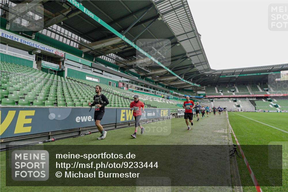 05.10.2025 - 20. swb-Marathon Bremen Michael Burmester http://msf.ph/oto/9233444 05.10.2025 12:55:51 Laufen im Stadion 78, 240, 325, 760, 901, 984, 989, 1261, 1326, 1490, 1531, 1774, 1825, 1910, 1931, 2022, 2134, 2149, 2162, 2459, 2490, 2605, 2716, 2884, 2942, 3074, 3161, 3489, 3515, 3519, 3612, 3749, 3838, 3944, 4052, 4079, 4116, 4149, 4195, 4212, 4288, 4432, 4456, 4796, 4823, 4853, 5093, 5152, 5177, 5289, 5370, 5484, 5490, 5554, 5615, 5691, 5719, 5833, 5907, 6048, 6070, 6106, 6276, 6441, 6515, 6527, 6570, 6615, 6649, 6744, 6797, 6820, 6937, 8060, 8144, 8222, 124, 169 meine-sportfotos.de