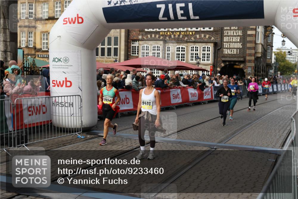 05.10.2025 - 20. swb-Marathon Bremen Yannick Fuchs http://msf.ph/oto/9233460 05.10.2025 11:03:38 Ziel 7199, 7776, 9224, 9308, 9486, 9498, 9850, 10446, 10995, 11150, 11236, 11522 meine-sportfotos.de