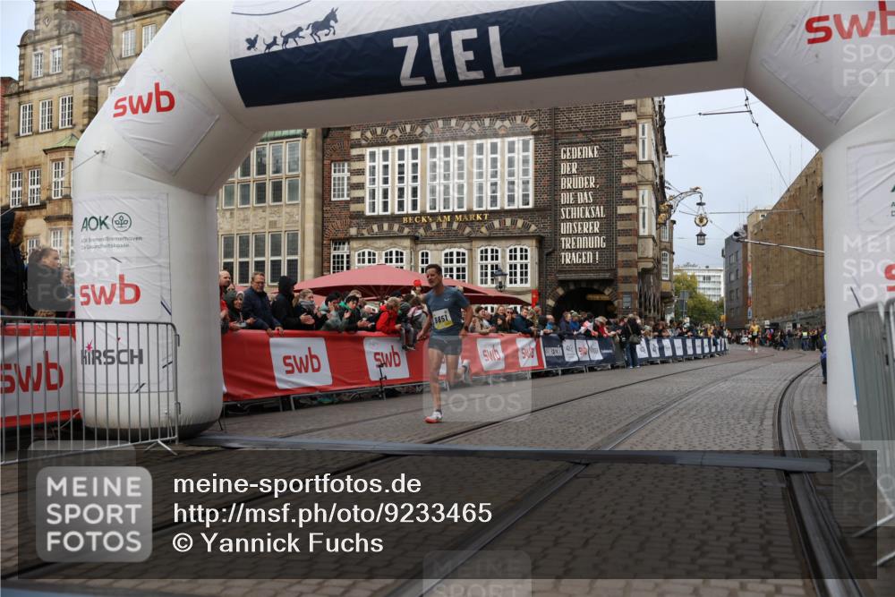 05.10.2025 - 20. swb-Marathon Bremen Yannick Fuchs http://msf.ph/oto/9233465 05.10.2025 10:34:29 Ziel 9851 meine-sportfotos.de