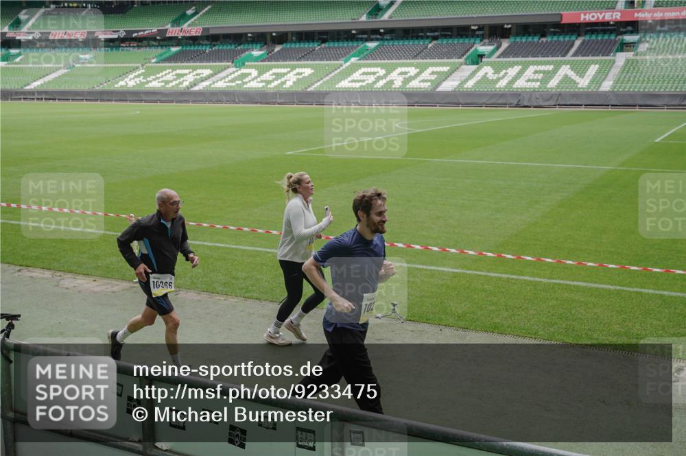 05.10.2025 - 20. swb-Marathon Bremen Michael Burmester http://msf.ph/oto/9233475 05.10.2025 10:31:26 Laufen im Stadion 7251, 9004, 9172, 9196, 9252, 9256, 9263, 9267, 9277, 9287, 9337, 9399, 9416, 9425, 9431, 9449, 9457, 9506, 9581, 9584, 9645, 9676, 9683, 9708, 9715, 9742, 9791, 9852, 9903, 9934, 10014, 10016, 10020, 10029, 10163, 10199, 10206, 10222, 10226, 10240, 10251, 10279, 10296, 10310, 10317, 10321, 10335, 10356, 10438, 10449, 10479, 10514, 10537, 10543, 10609, 10636, 10638, 10655, 10668, 10669, 10698, 10719, 10743, 7733, 9214, 9230, 9251 meine-sportfotos.de