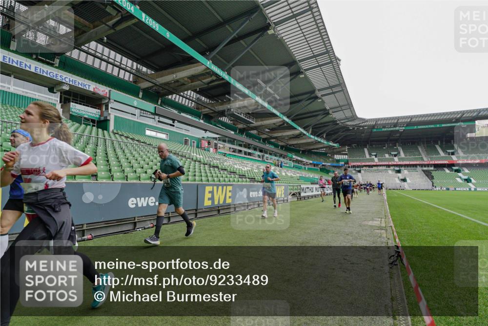 05.10.2025 - 20. swb-Marathon Bremen Michael Burmester http://msf.ph/oto/9233489 05.10.2025 12:55:57 Laufen im Stadion 78, 240, 325, 760, 830, 901, 984, 989, 1261, 1326, 1490, 1531, 1774, 1825, 1910, 1931, 2022, 2134, 2149, 2162, 2459, 2490, 2605, 2716, 2884, 2942, 3074, 3161, 3489, 3515, 3519, 3612, 3749, 3838, 3944, 4052, 4079, 4116, 4149, 4195, 4212, 4288, 4432, 4456, 4485, 4796, 4853, 5093, 5152, 5177, 5289, 5370, 5484, 5490, 5554, 5615, 5691, 5719, 5833, 5907, 6048, 6070, 6106, 6276, 6441, 6515, 6570, 6615, 6689, 6744, 6797, 6820, 6937, 8060, 8144, 8222, 124, 6527 meine-sportfotos.de