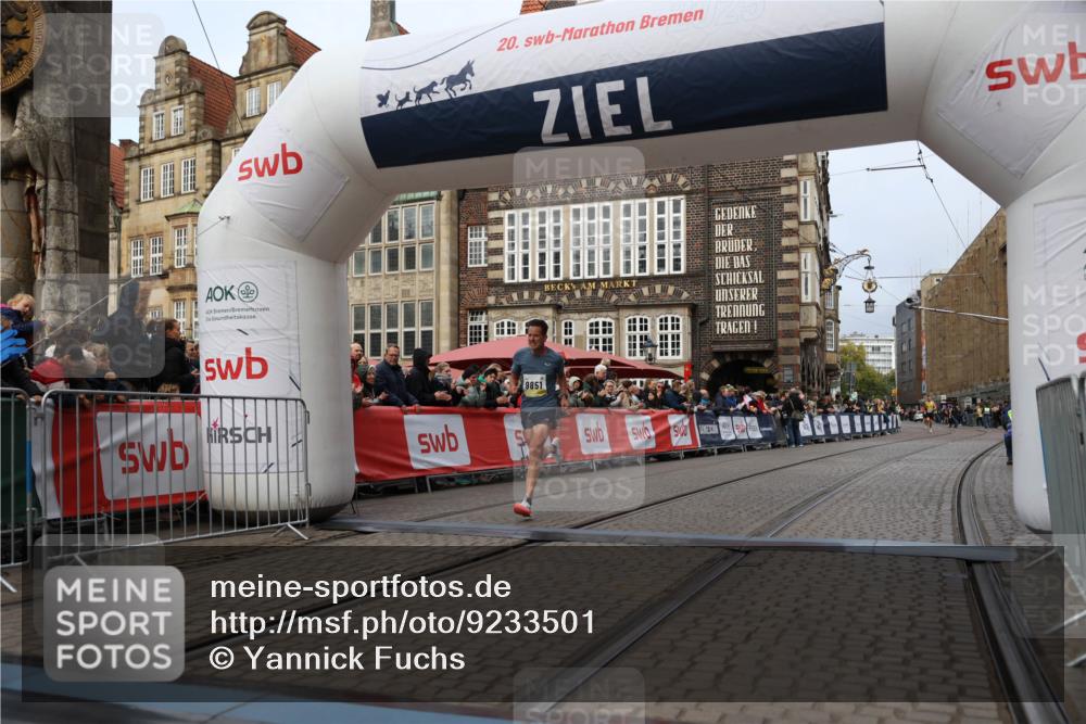05.10.2025 - 20. swb-Marathon Bremen Yannick Fuchs http://msf.ph/oto/9233501 05.10.2025 10:34:30 Ziel 9851 meine-sportfotos.de